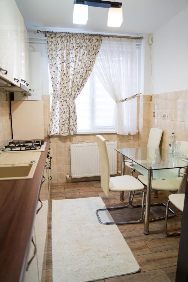 Ultracentral Golden Apartament 2 수체아바 외부 사진